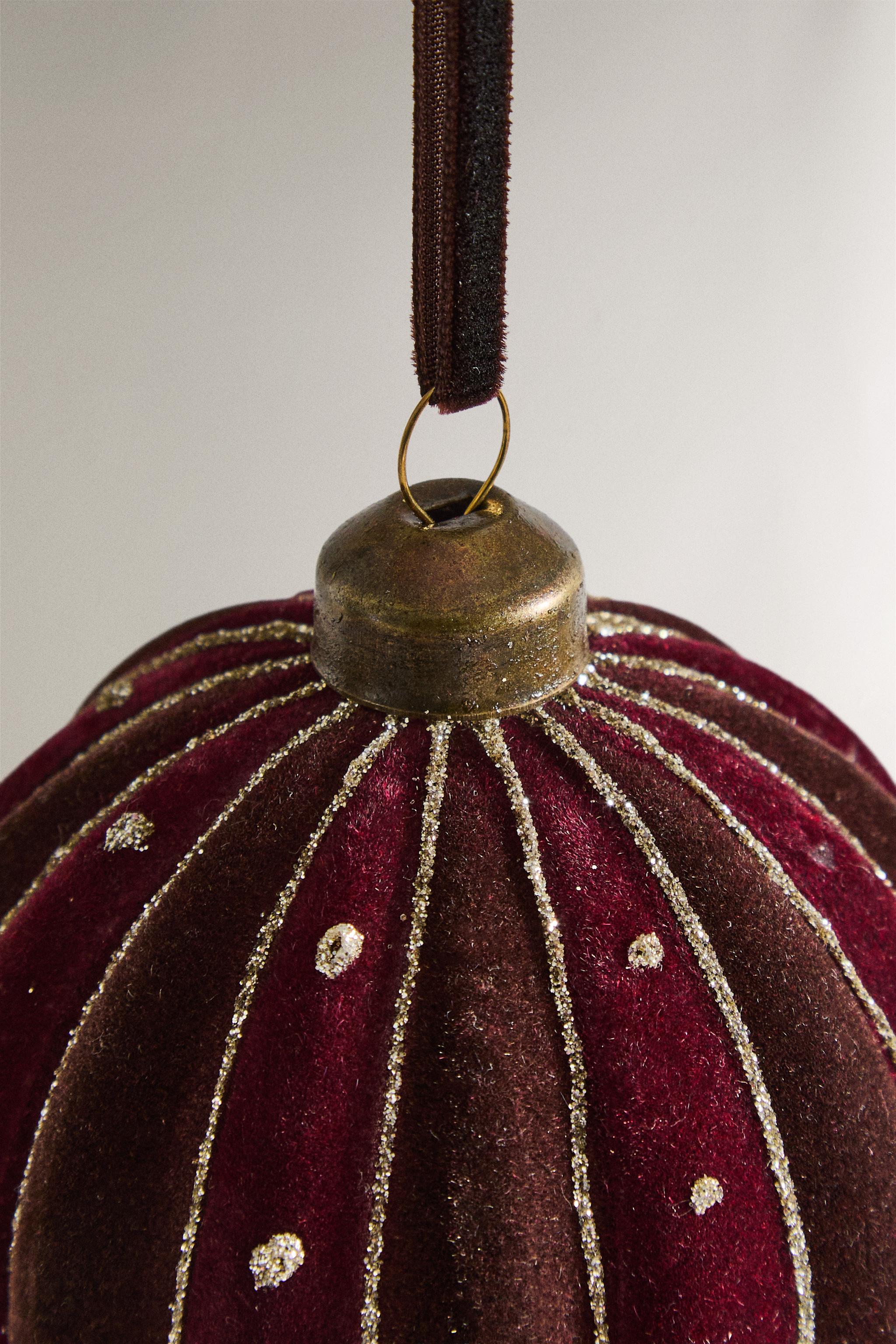 CHRISTMAS TREE VELVET BALL ORNAMENT